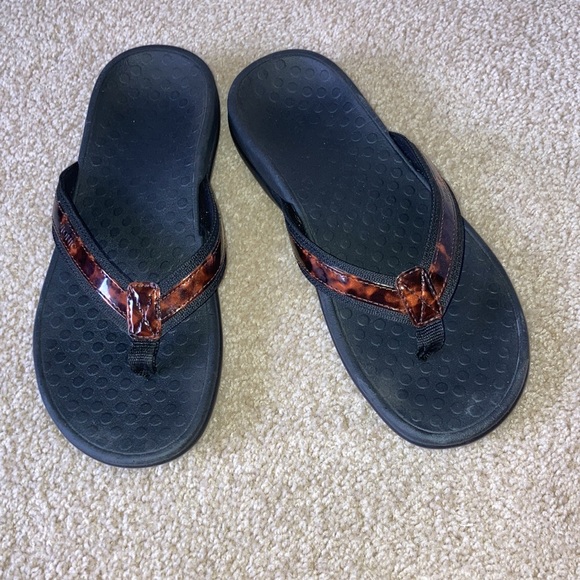 Vionic Size 8 Tortoiseshell, print straps.  Only worn a few times! - Picture 2 of 7